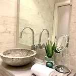 Апартаменты Downtown Luxury *