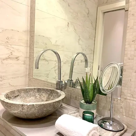 דירה Downtown Luxury *